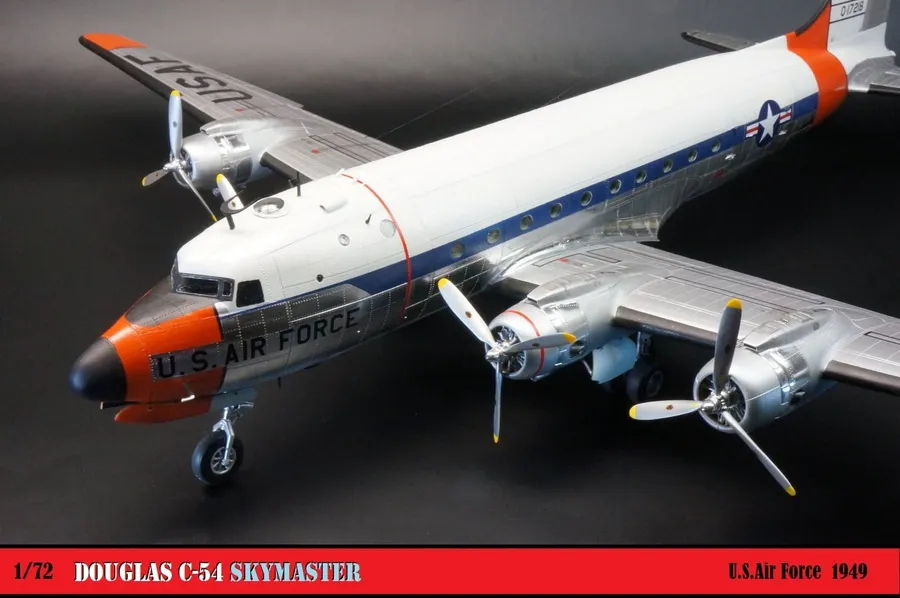 DOUGLAS C-54 Skymaster